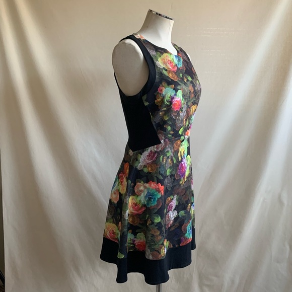 Fab’rik Floral sleeveless dress with a flared skirt - Picture 2 of 4